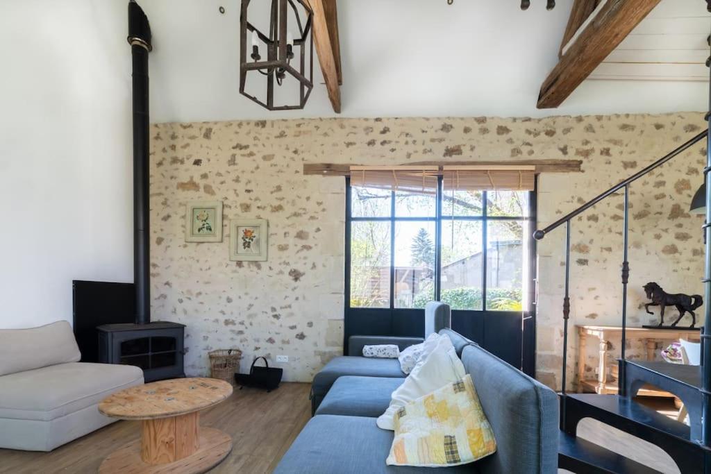 Le Clos Du Tilleul Fabuleuse Propriete 15 A 30 Pers Piscine Au Coeur D'Un Charmant Village Thilouze Kültér fotó