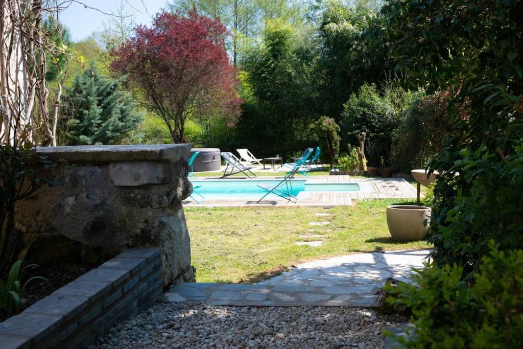 Le Clos Du Tilleul Fabuleuse Propriete 15 A 30 Pers Piscine Au Coeur D'Un Charmant Village Thilouze Kültér fotó